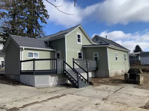 406 E Pearl St, Lanark, IL 61046 photo 2