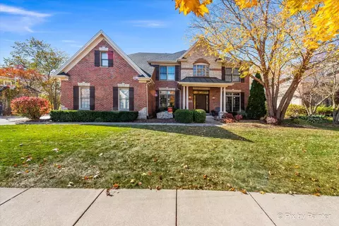 722 Waters Edge Dr, South Elgin, IL 60177