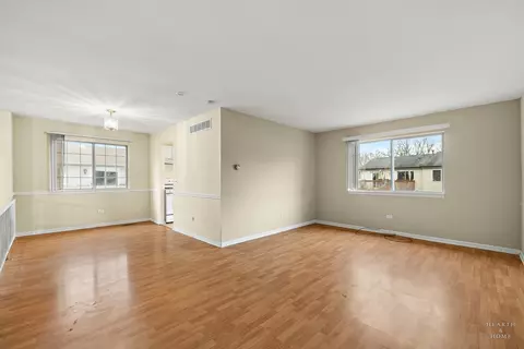 Living - 61 Willow Cir, Cary, IL 60013 photo 1 of 4