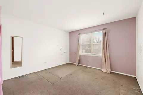 Bedroom - 61 Willow Cir, Cary, IL 60013 photo 2 of 3