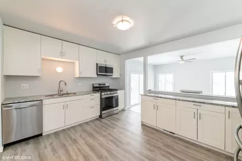 Kitchen - 947 Surf Ct, Bartlett, IL 60103 photo 2 of 2