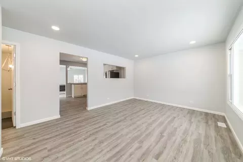 Living - 947 Surf Ct, Bartlett, IL 60103 photo 1 of 3