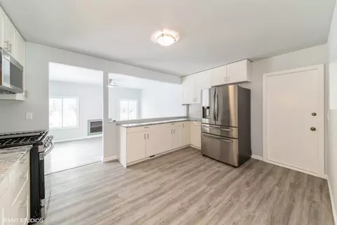 Kitchen - 947 Surf Ct, Bartlett, IL 60103 photo 1 of 2