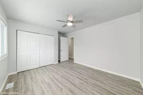 Bedroom - 947 Surf Ct, Bartlett, IL 60103 photo 2 of 3