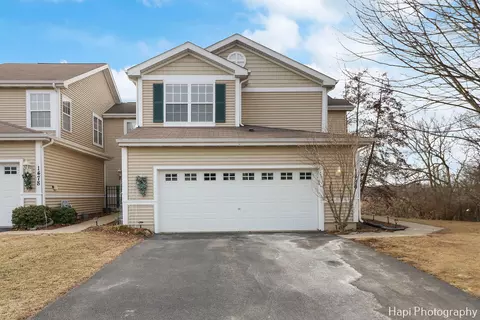 1480 W Remington Ln, Round Lake, IL 60073