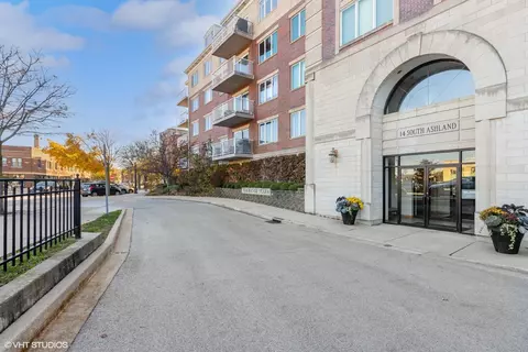 14 S Ashland Ave #404, La Grange, IL 60525