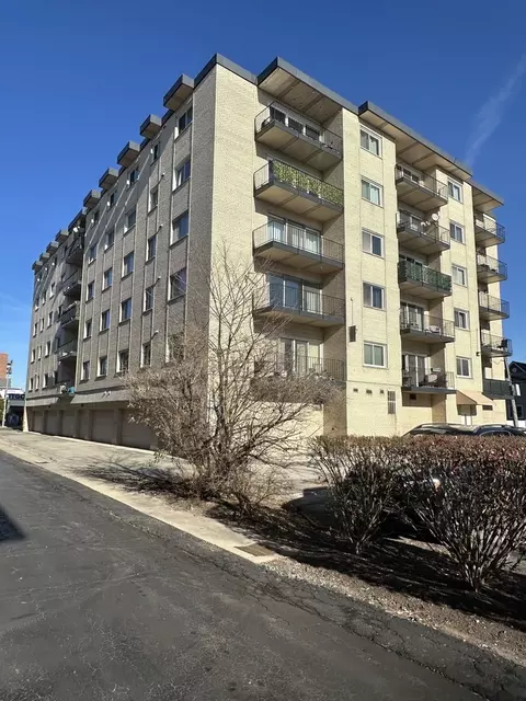 7314 Randolph St #3B, Forest Park, IL 60130