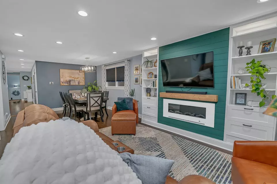  1033 Thomas Ave, Forest Park, IL 60130 photo 2