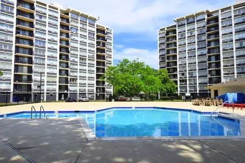 8809 W Golf Rd #4G, Niles, IL 60714