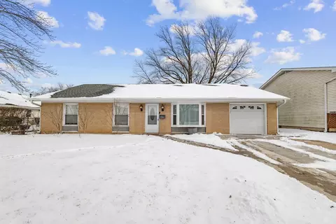 7925 Pebblebrook Cir, Hanover Park, IL 60133