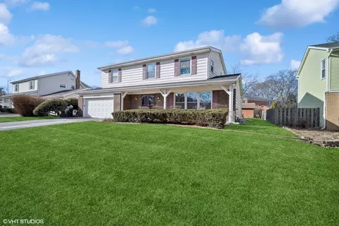 2426 S Embers Ln, Arlington Heights, IL 60005