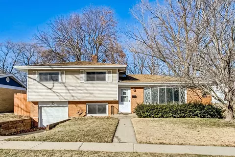 904 French Dr, Mundelein, IL 60060