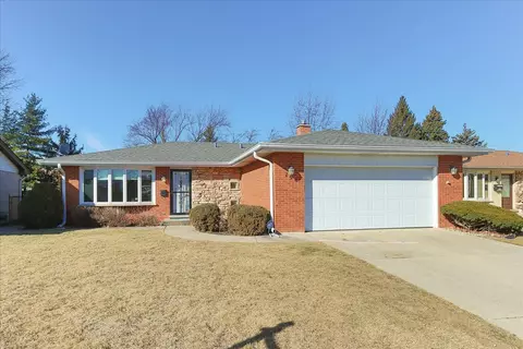 194 N Flora Pkwy, Addison, IL 60101