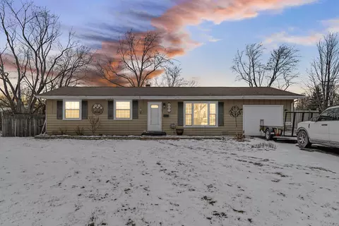 392 Seminole Ln, Carol Stream, IL 60188