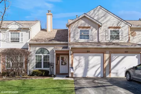 227 Ascot Ln, Streamwood, IL 60107