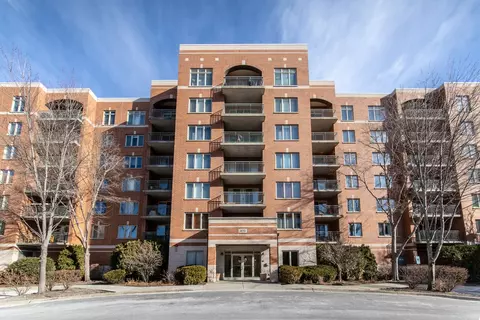 370 S Western Ave #706, Des Plaines, IL 60016