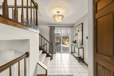 Entry Way - 560 Tennyson Dr, Wheaton, IL 60189 photo 1 of 2