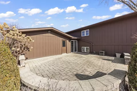 Exterior - 560 Tennyson Dr, Wheaton, IL 60189 photo 3 of 4