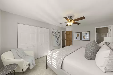 Bedroom - 560 Tennyson Dr, Wheaton, IL 60189 photo 2 of 4