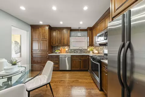 Kitchen - 560 Tennyson Dr, Wheaton, IL 60189 photo 1 of 2