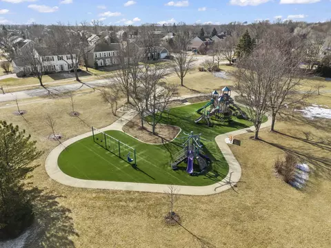 View/Area - 560 Tennyson Dr, Wheaton, IL 60189 photo 4 of 4