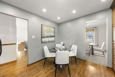 Dining - 560 Tennyson Dr, Wheaton, IL 60189 photo 3 of 3