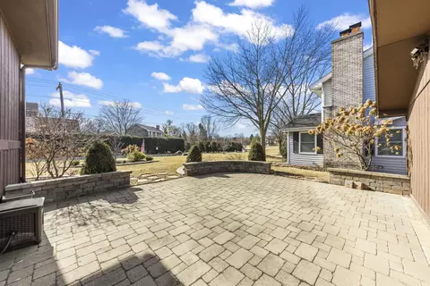 Exterior - 560 Tennyson Dr, Wheaton, IL 60189 photo 2 of 4