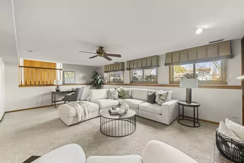 Living - 560 Tennyson Dr, Wheaton, IL 60189 photo 5 of 6