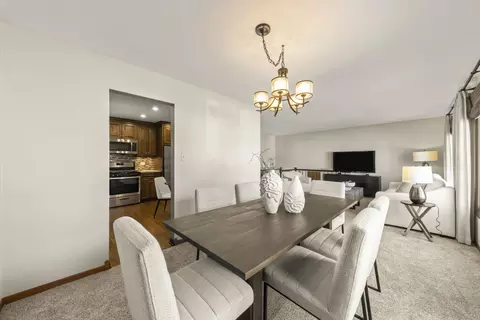 Dining - 560 Tennyson Dr, Wheaton, IL 60189 photo 2 of 3