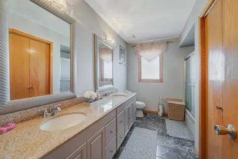 Bath - 7653 S 78th Ct, Bridgeview, IL 60455 photo 1 of 2