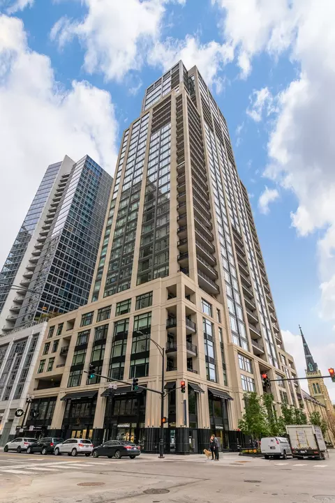 9 W Walton St #3600, Chicago, IL 60610