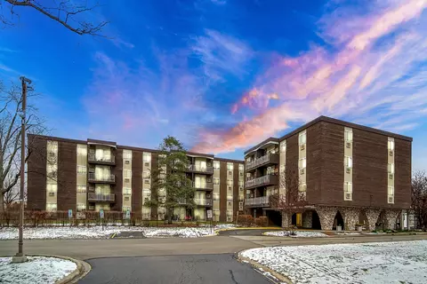 1321 S Finley Rd #111, Lombard, IL 60148