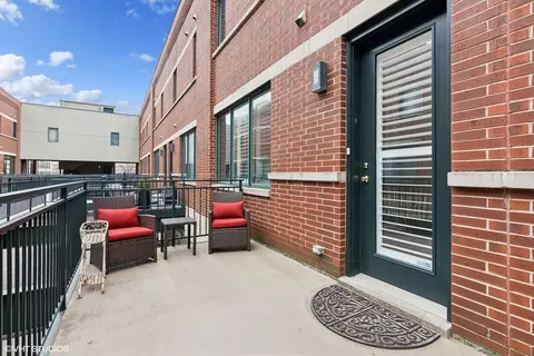 1 N Bishop St #6, Chicago, IL 60607