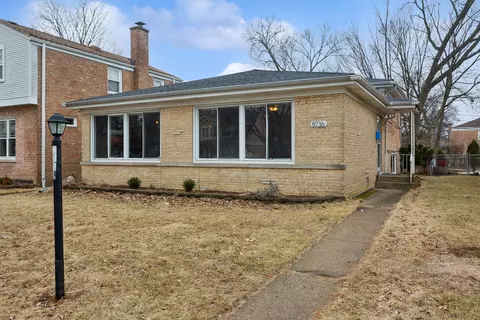 8736 Hamlin Ave, Skokie, IL 60076