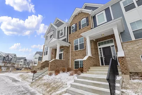 1906 Kingsley Cir, Northbrook, IL 60062