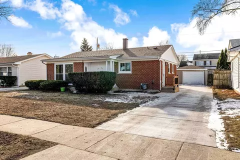 711 S Merle Ln, Wheeling, IL 60090