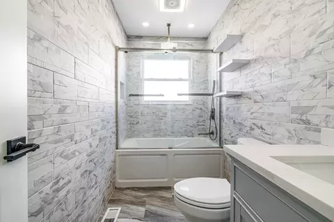 Bath - 711 S Merle Ln, Wheeling, IL 60090 photo 3 of 3