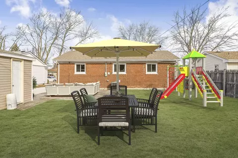 Exterior - 711 S Merle Ln, Wheeling, IL 60090 photo 10 of 10