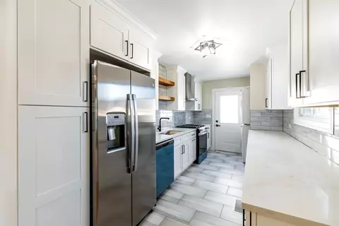 Kitchen - 711 S Merle Ln, Wheeling, IL 60090 photo 3 of 3
