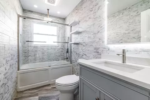 Bath - 711 S Merle Ln, Wheeling, IL 60090 photo 2 of 3
