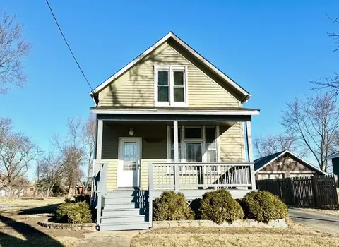 906 Mountain St, Aurora, IL 60505