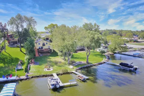 520 Bald Knob Rd, Johnsburg, IL 60051