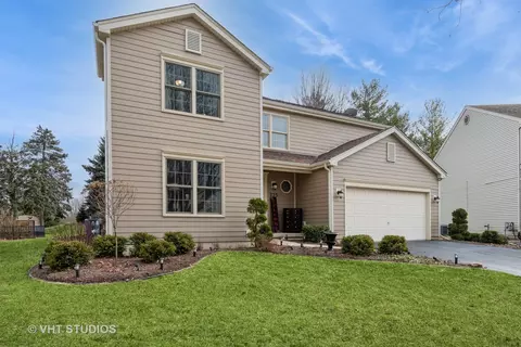 735 Avondale Ln, Aurora, IL 60504