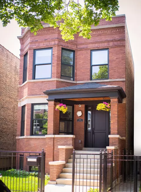 1513 W School St, Chicago, IL 60657