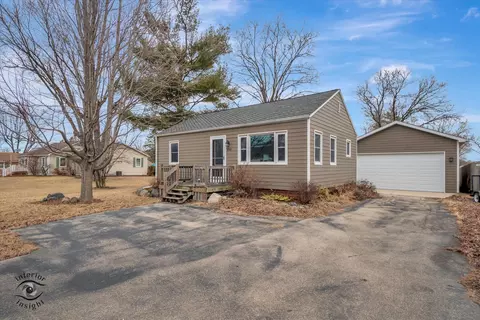 1010 White Ln, Ottawa, IL 61350