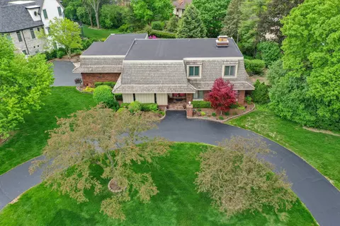 9 Hampton Dr, Oak Brook, IL 60523