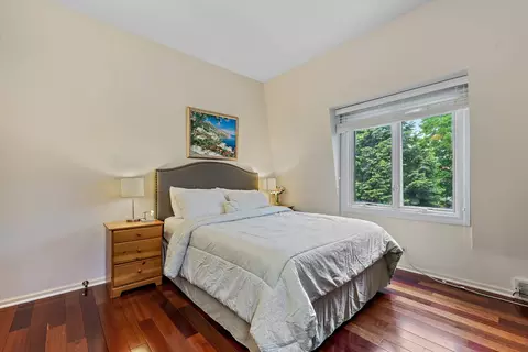 Bedroom - 9 Hampton Dr, Oak Brook, IL 60523 photo 2 of 3
