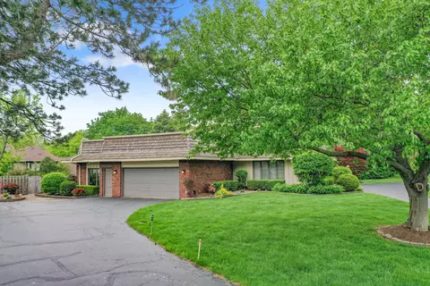 Exterior - 9 Hampton Dr, Oak Brook, IL 60523 photo 5 of 6