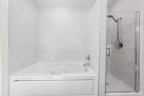 Bath - 144 River Walk Ct, Elgin, IL 60120 photo 3 of 4