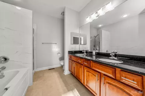 Bath - 144 River Walk Ct, Elgin, IL 60120 photo 2 of 4